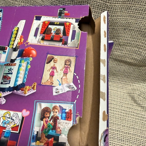 2 LEGO Friends Sets Stephanie’s Sailing Adventure 41716 Heartlake Theater 41448 - Picture 13 of 15